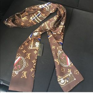 Louis Vuitton scarf (womens)